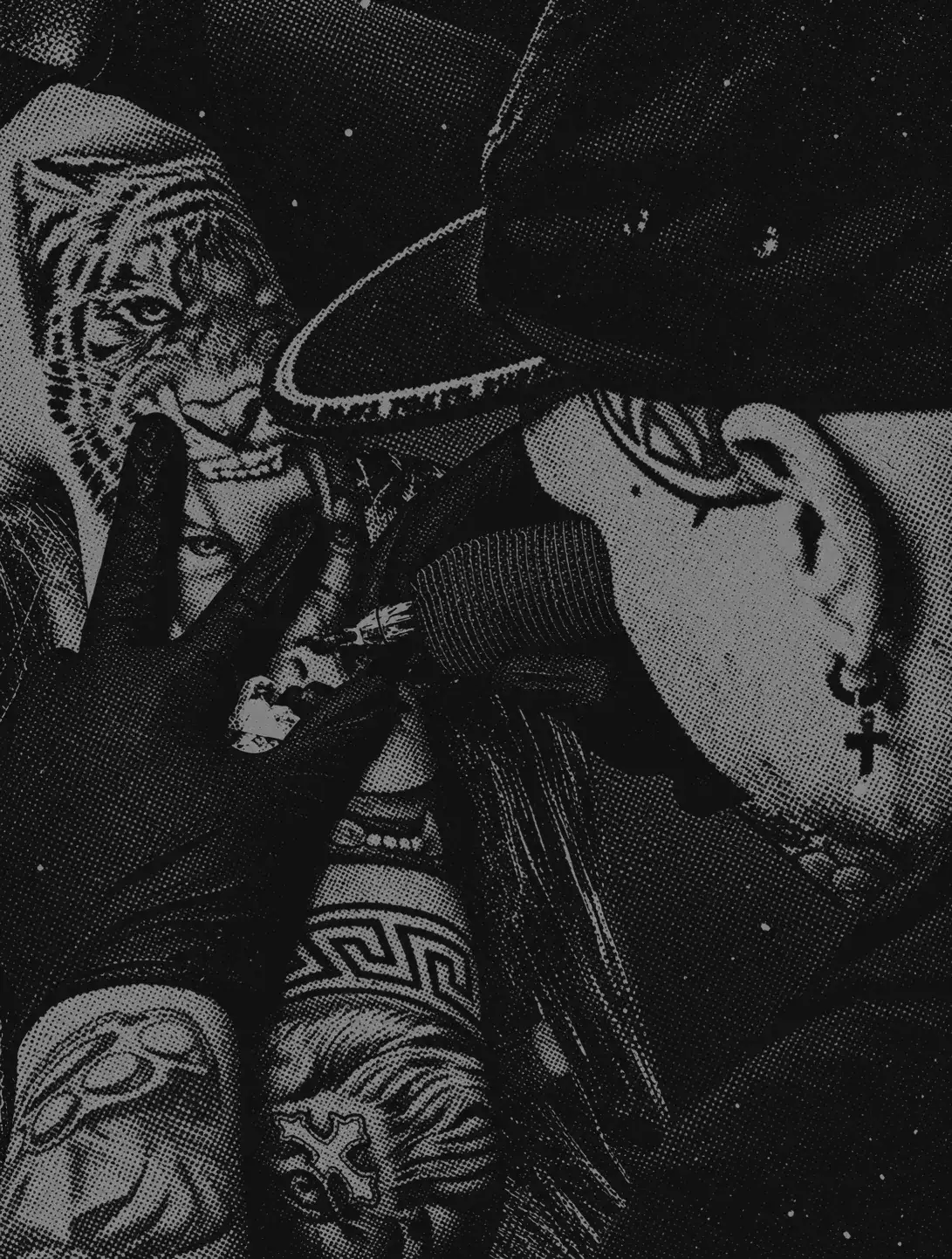 Tatuador a trabalhar no estúdio Asgard